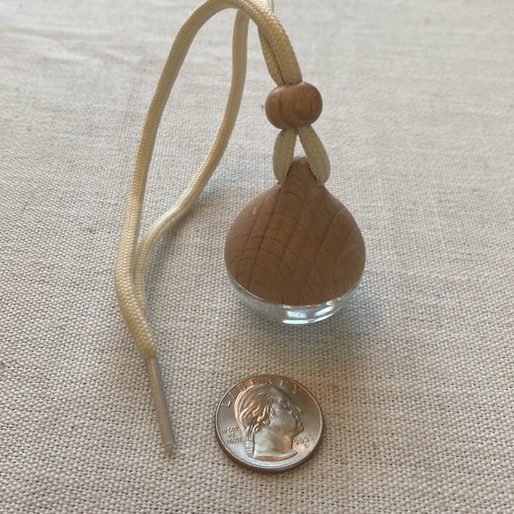 Mini Essential Oil Diffuser - Picture 2 of 4
